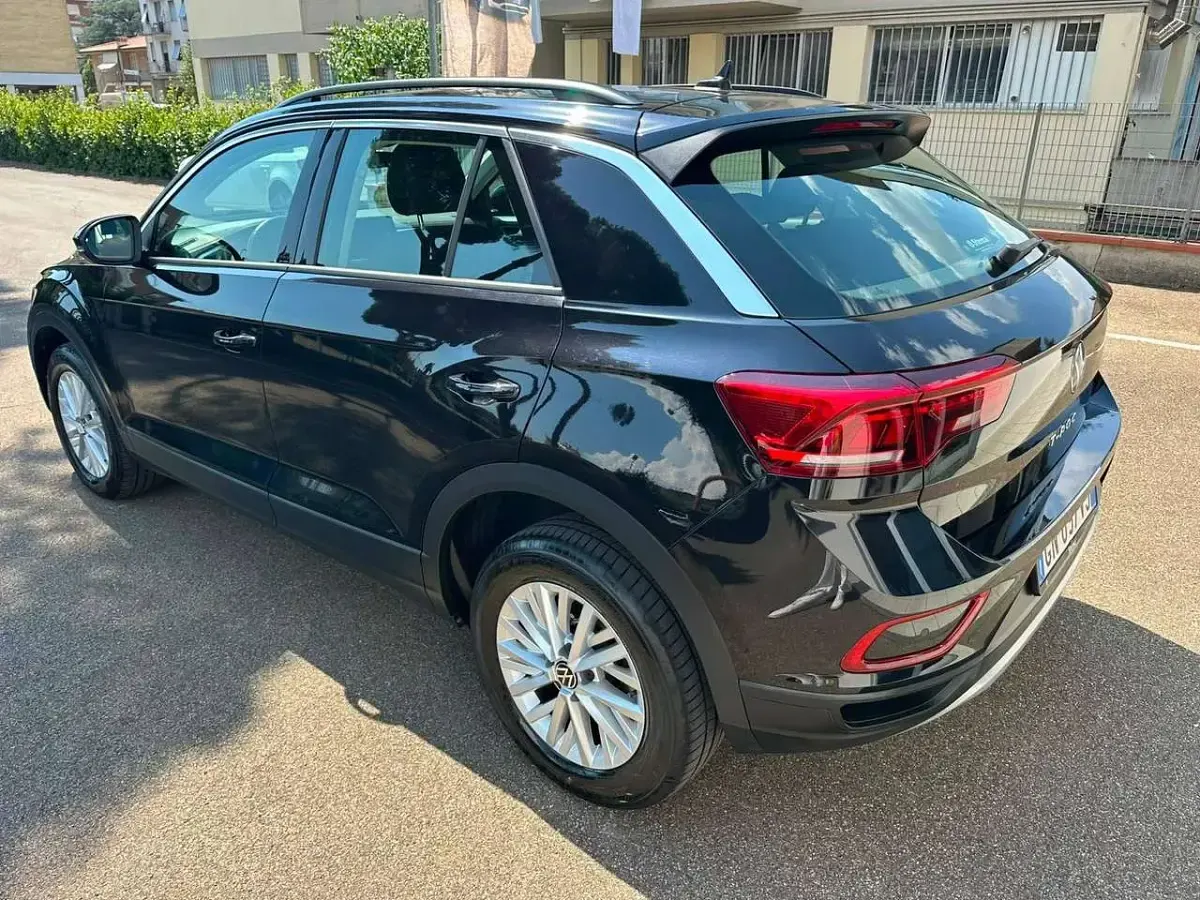Usata VW T-Roc Life 110 CV (80 kW) 2023 Nero SUV