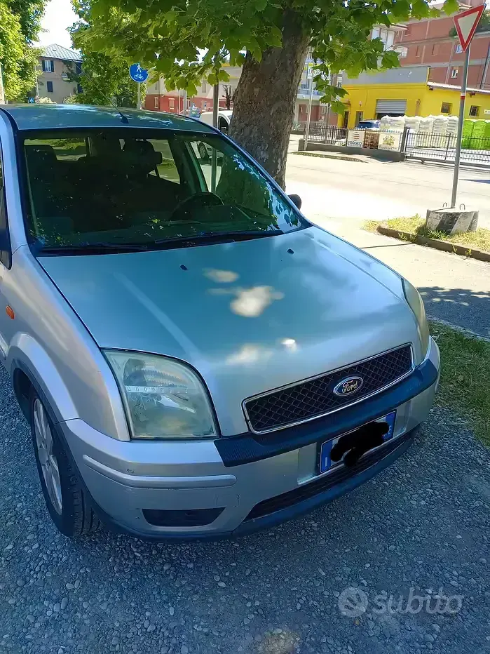 Usata Ford Fusion 68 CV (50 kW) 2005 Utilitaria