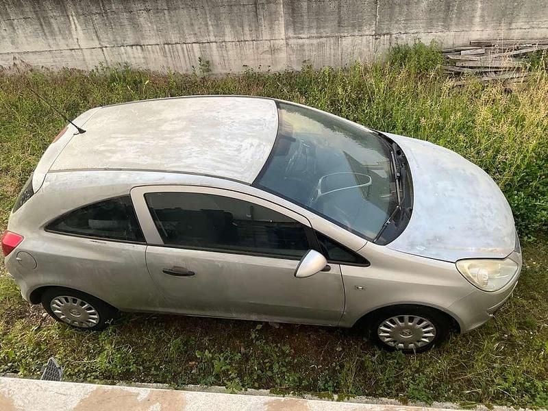 Usata Opel Corsa 75 CV (55 kW) 2008 Argento Berlina