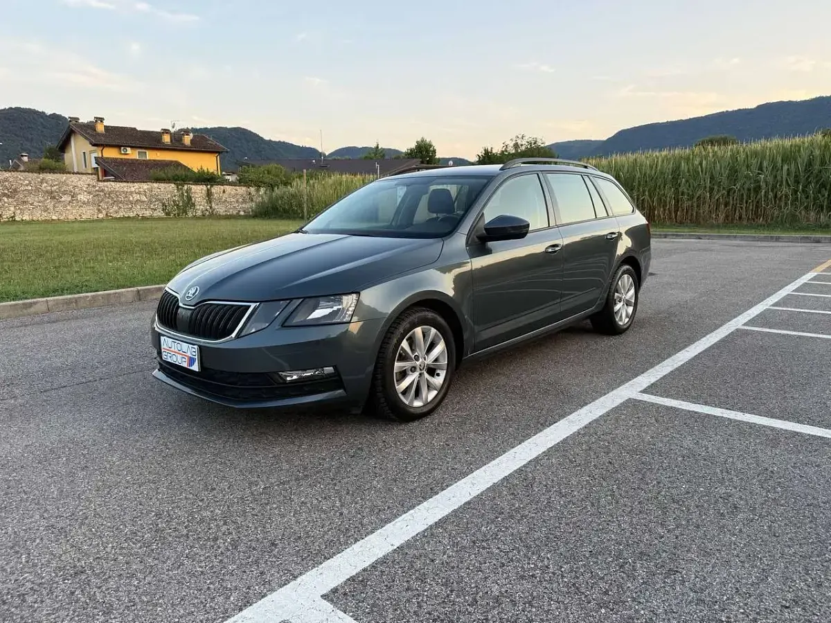Usata Skoda Octavia Executive 116 CV (85 kW) 2018 Grigio quarzo metallizzato Station wagon