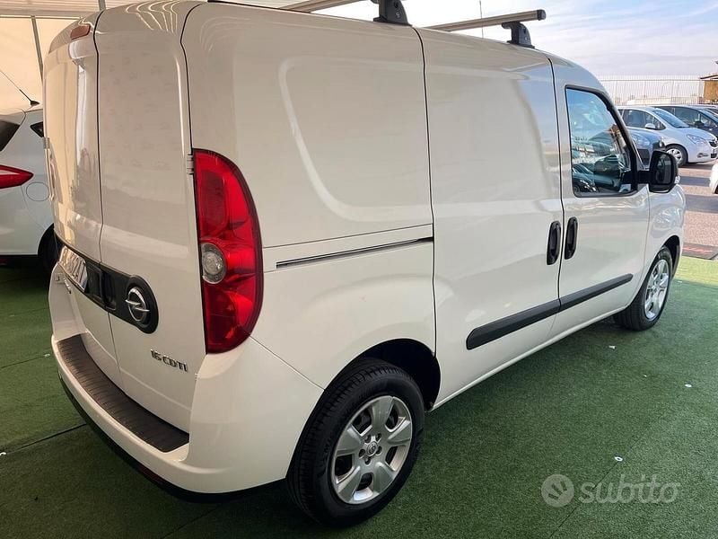 Usata Opel Combo 105 CV (77 kW) 2012 Bianco Monovolume