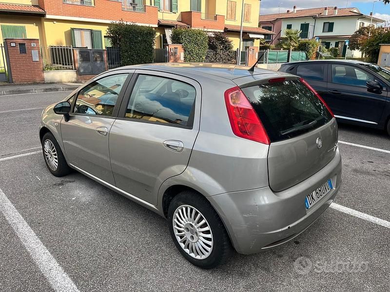 Usata Fiat Grande Punto 77 CV (56 kW) 2017 Grigio Utilitaria