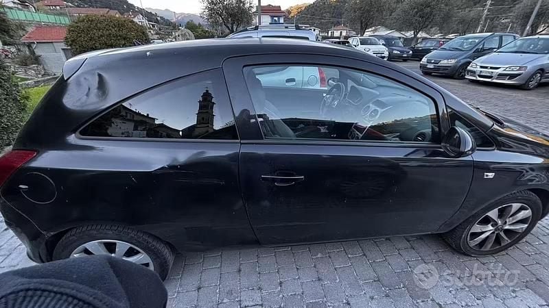 Usata Opel Corsa 85 CV (62 kW) 2013 Nero Utilitaria