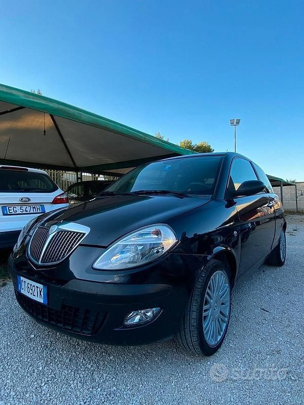 Usata Lancia Ypsilon 60 CV (44 kW) 2005 Nero Utilitaria