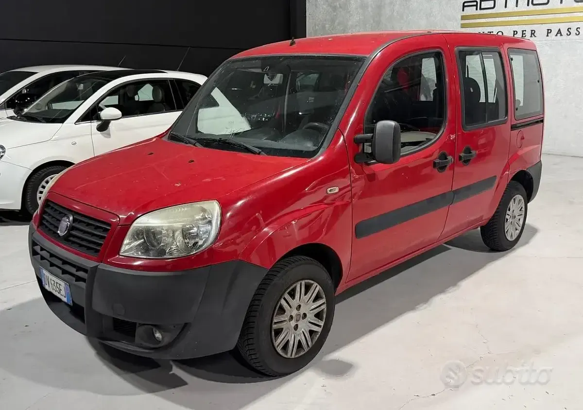 Usata Fiat Doblò 103 CV (75 kW) 2009 Rosso Monovolume