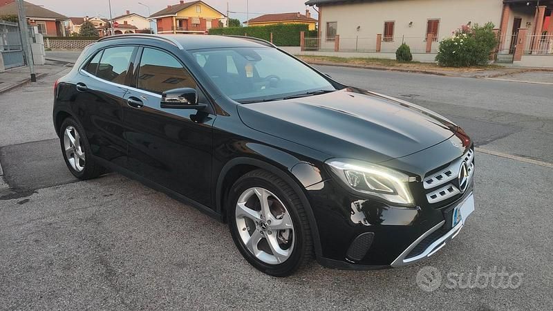 Usata Mercedes GLA180 122 CV (89 kW) 2020 Nero SUV