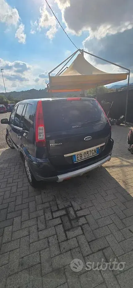 Usata Ford Fusion 76 CV (55 kW) 2010 Bluazzurro Utilitaria