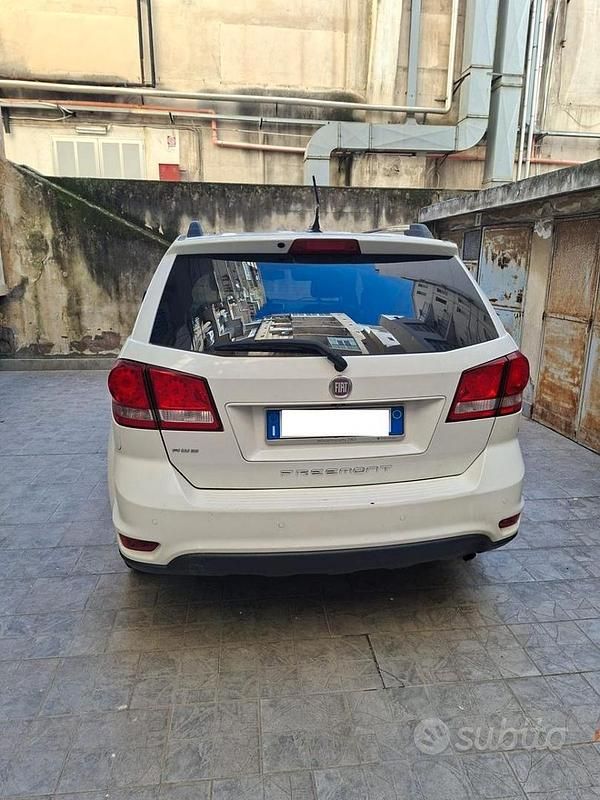 Usata Fiat Freemont Lounge 170 CV (125 kW) 2012 Bianco SUV