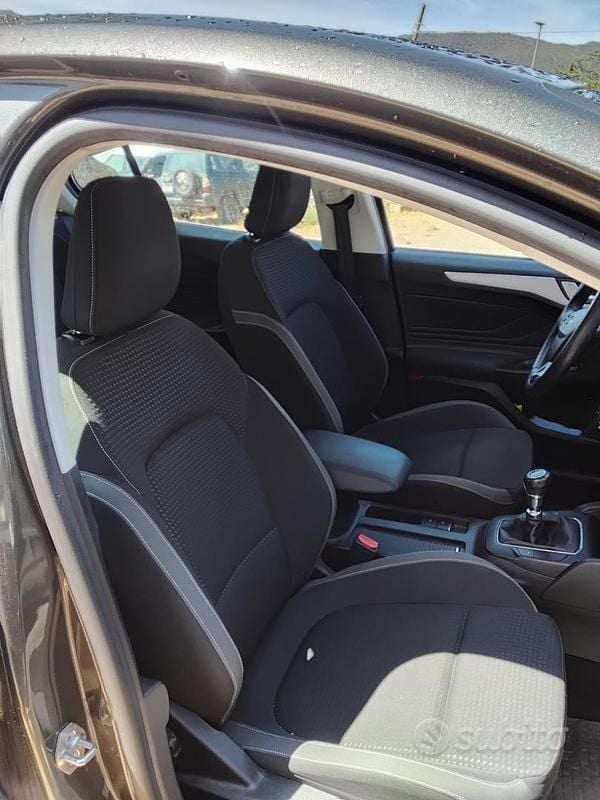 Usata Ford Focus 120 CV (88 kW) 2019 Grigio Berlina