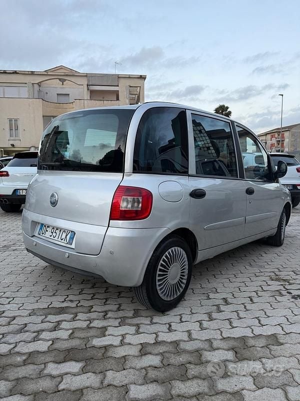 Usata Fiat Multipla Emotion 120 CV (88 kW) 2006 Grigio Monovolume
