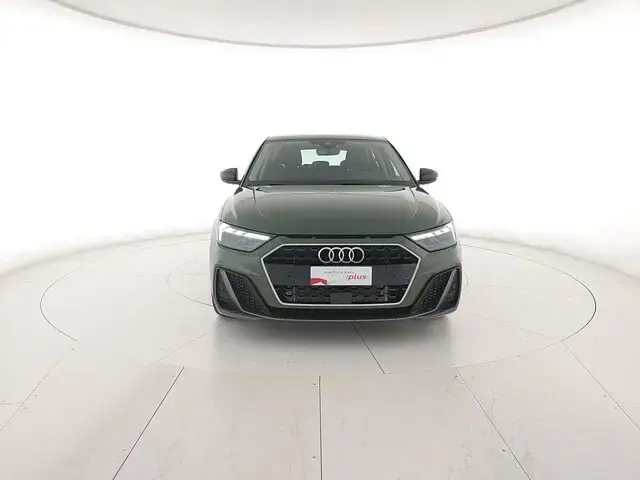 Nuova Audi A1 Sportback S-Line 110 CV (80 kW) 2026 Verde district metallizzato Utilitaria
