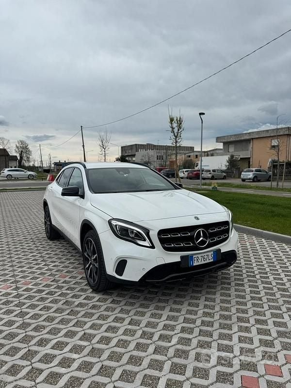 Usata Mercedes GLA180 109 CV (80 kW) 2018 Bianco SUV