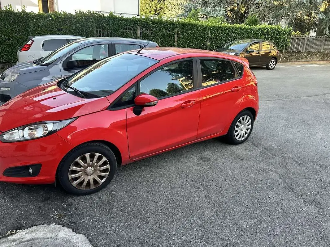 Usata Ford Fiesta Business Edition 95 CV (69 kW) 2016 Rosso Utilitaria