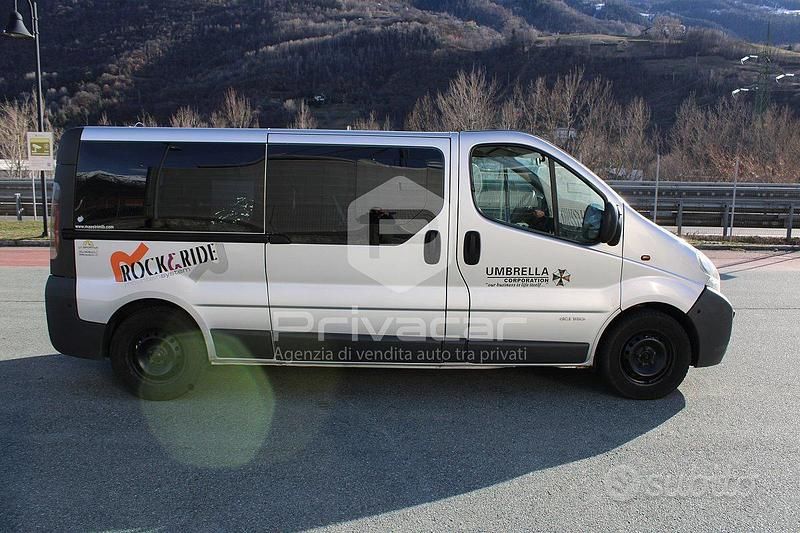 Usata Renault Trafic 135 CV (99 kW) 2006 Grigio Monovolume