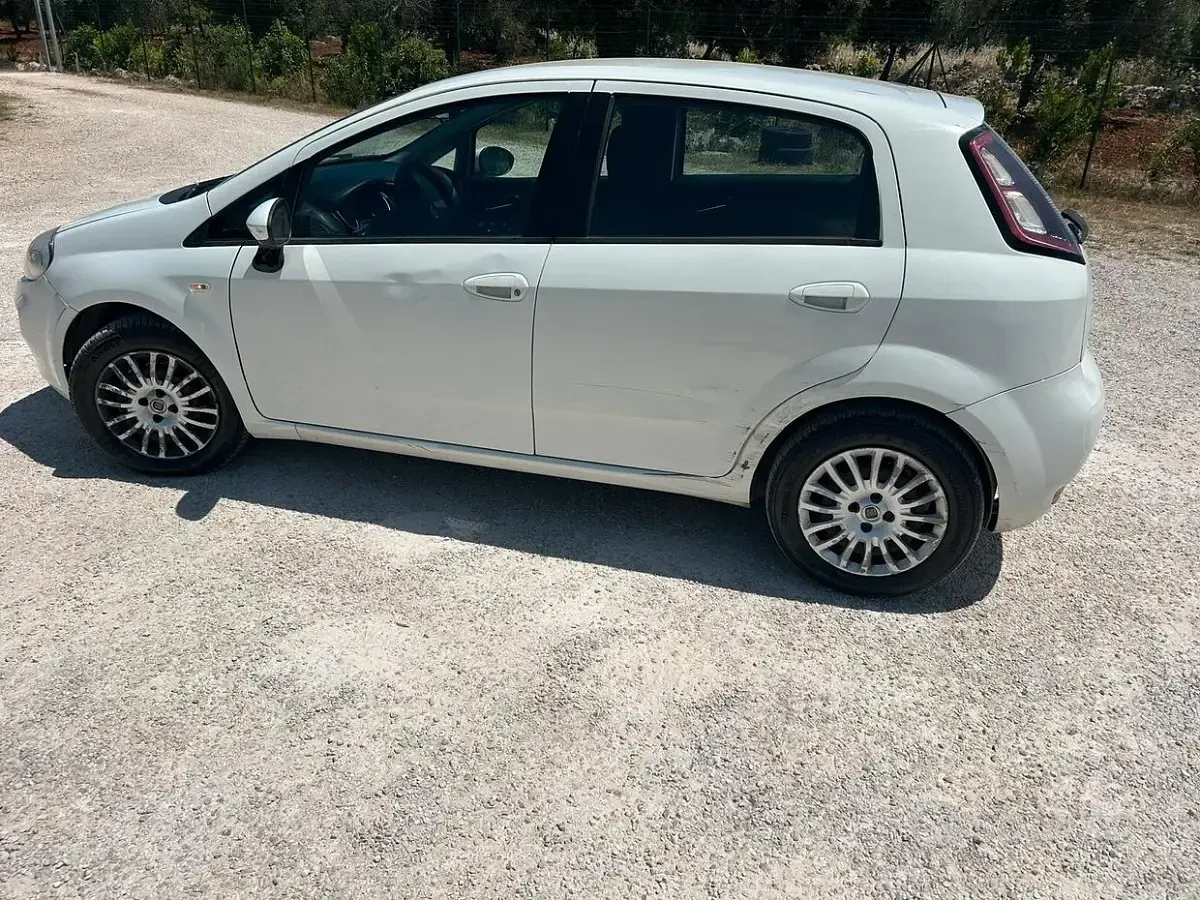 Usata Fiat Punto 77 CV (56 kW) 2013 Bianco Utilitaria