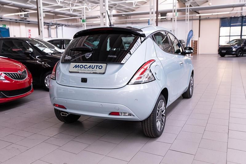 Usata Lancia Ypsilon Silver 70 CV (51 kW) 2023 Rosso Utilitaria