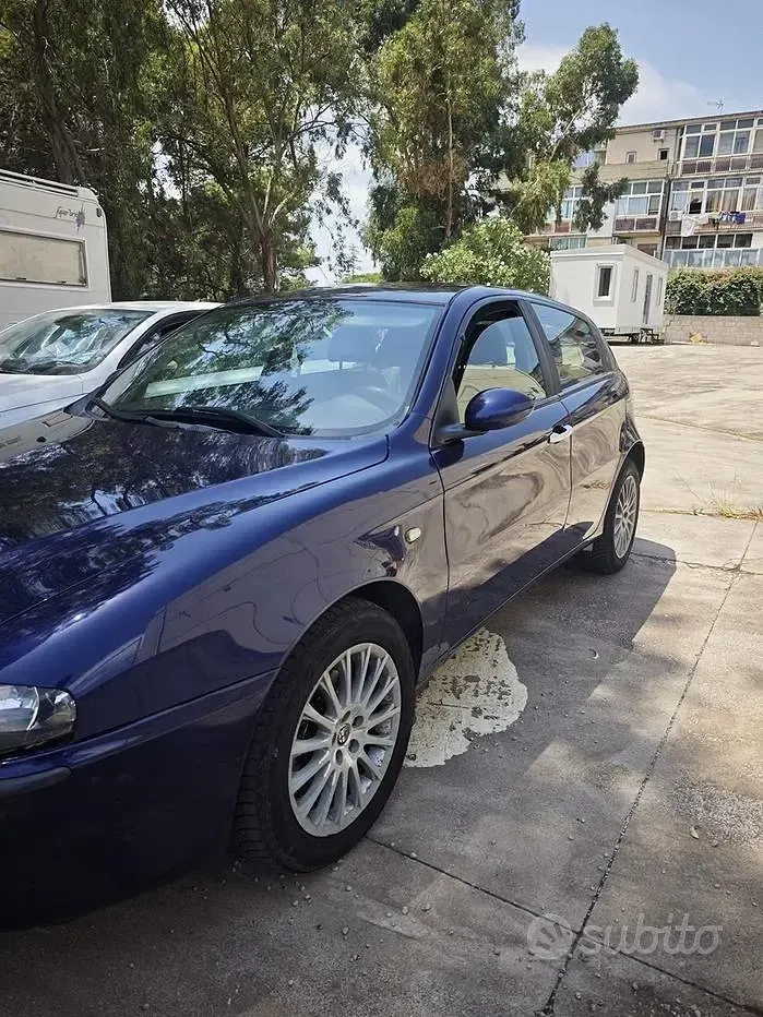 Usata Alfa Romeo 147 116 CV (85 kW) 2003 Bluazzurro Utilitaria