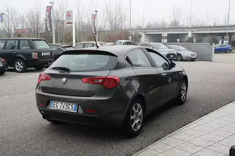 Usata Alfa Romeo Giulietta 120 CV (88 kW) 2011 Grigio Utilitaria