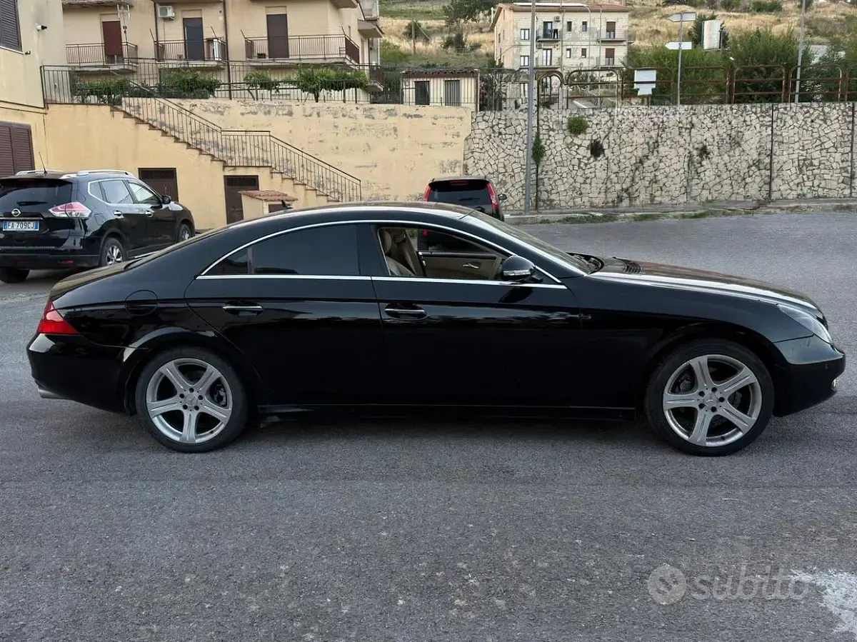 Usata Mercedes CLS320 224 CV (164 kW) 2006 Nero Coupé