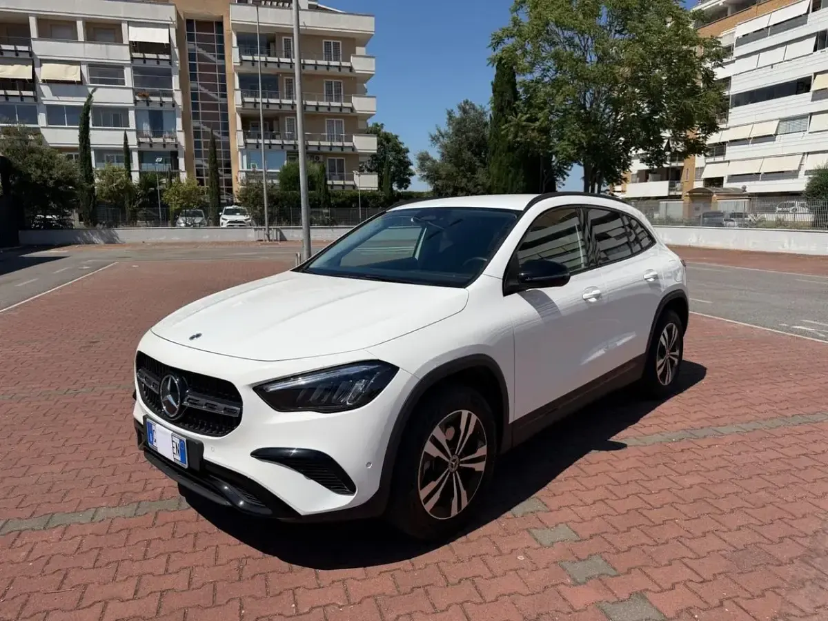 Usata Mercedes GLA200 Advanced 163 CV (119 kW) 2025 Bianco SUV