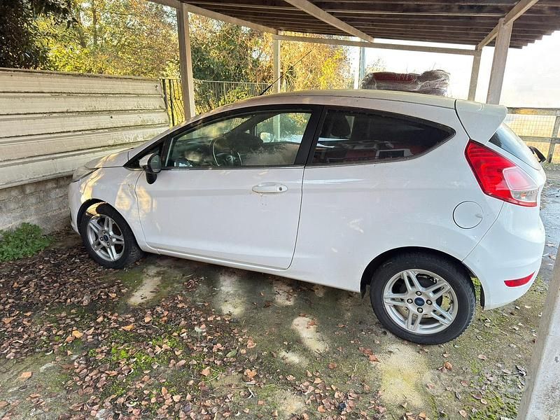 Usata 2015 Ford Fiesta Due volumi | 4500 € (Super prezzo) - Immagine 1/4