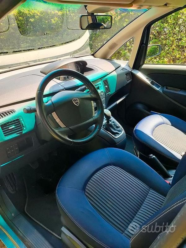 Usata Lancia Musa 2009 Blu Monovolume