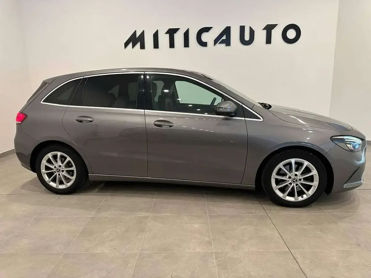 Usata Mercedes B200 150 CV (110 kW) 2019 Grigio Utilitaria
