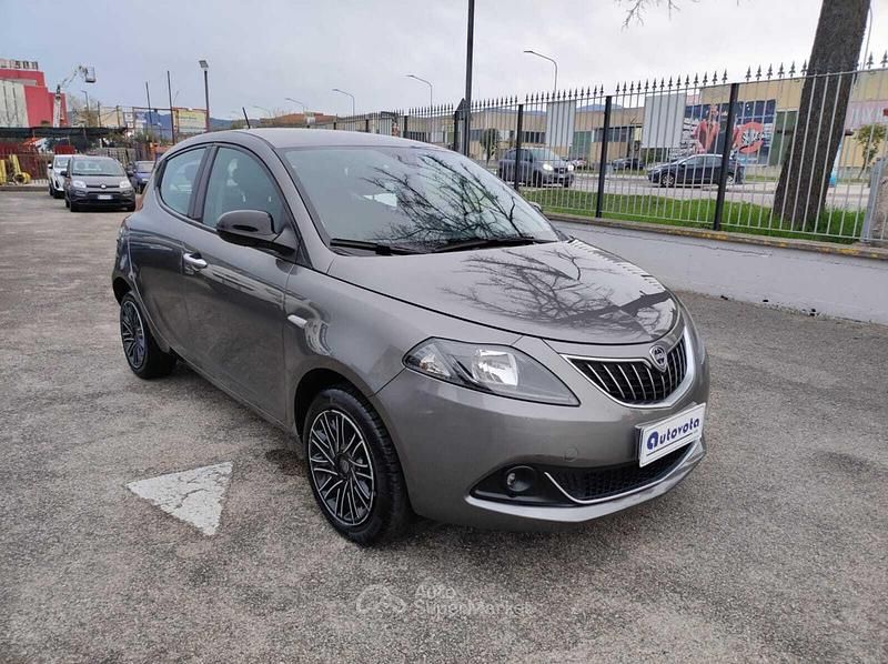 Usata Lancia Ypsilon Gold 69 CV (50 kW) 2023 Gray Utilitaria