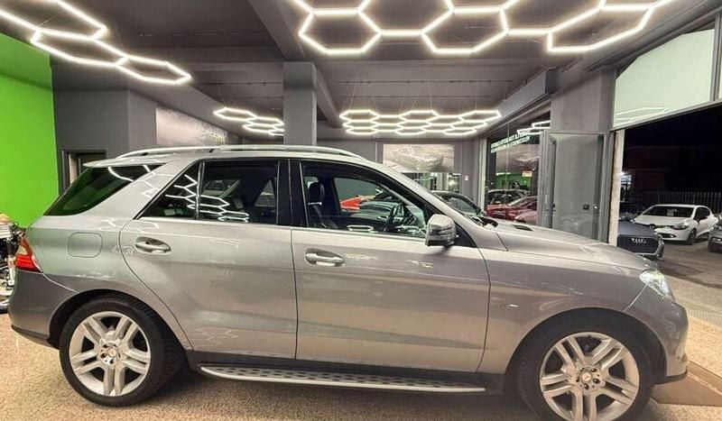 Usata Mercedes ML350 258 CV (189 kW) 2012 Grigio SUV