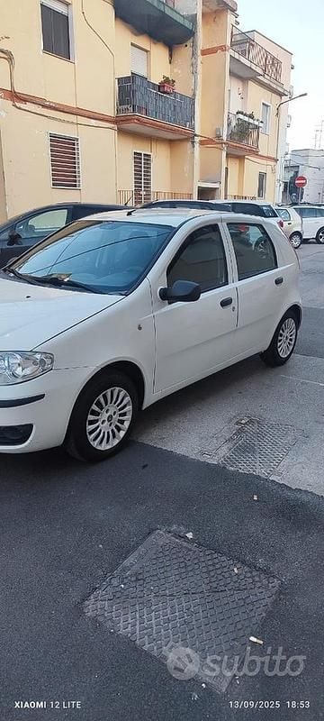 Usata Fiat Punto 77 CV (56 kW) 2010 Bianco Utilitaria