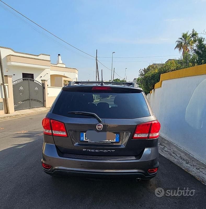 Usata Fiat Freemont 140 CV (102 kW) 2013 Marrone SUV