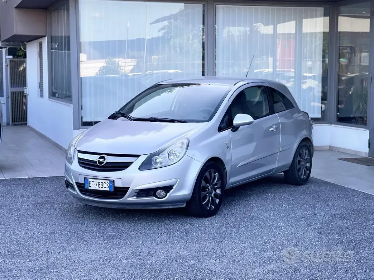 Usata Opel Corsa 86 CV (63 kW) 2010 Grigio Utilitaria