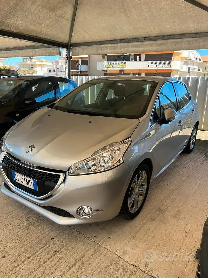 Usata Peugeot 208 Access 82 CV (60 kW) 2014 Grigio Utilitaria