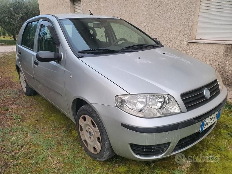 Grigio Usata 2007 Fiat Punto Classica Due volumi | 1300 € (Buon prezzo) - Immagine 1/4