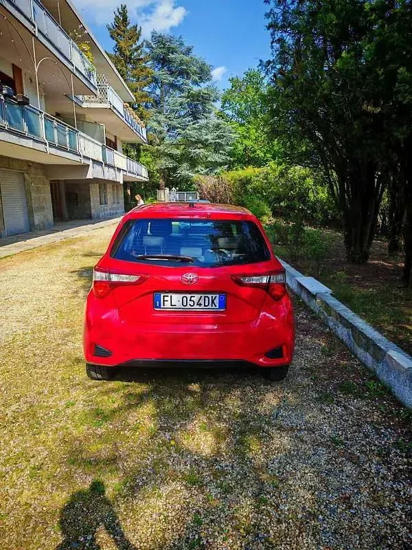 Usata Toyota Yaris Lounge 72 CV (52 kW) 2017 Berlina