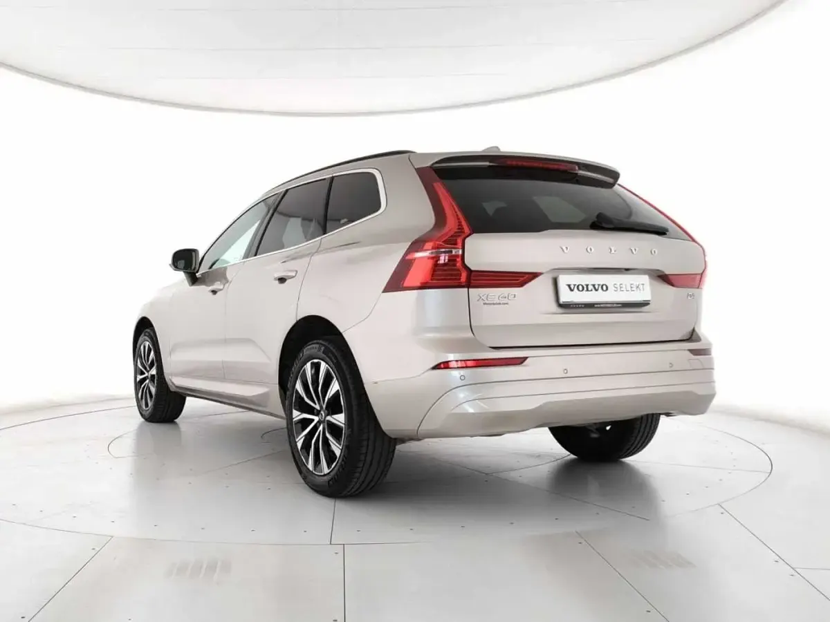 Usata Volvo XC60 145 CV (106 kW) 2023 Grigio SUV