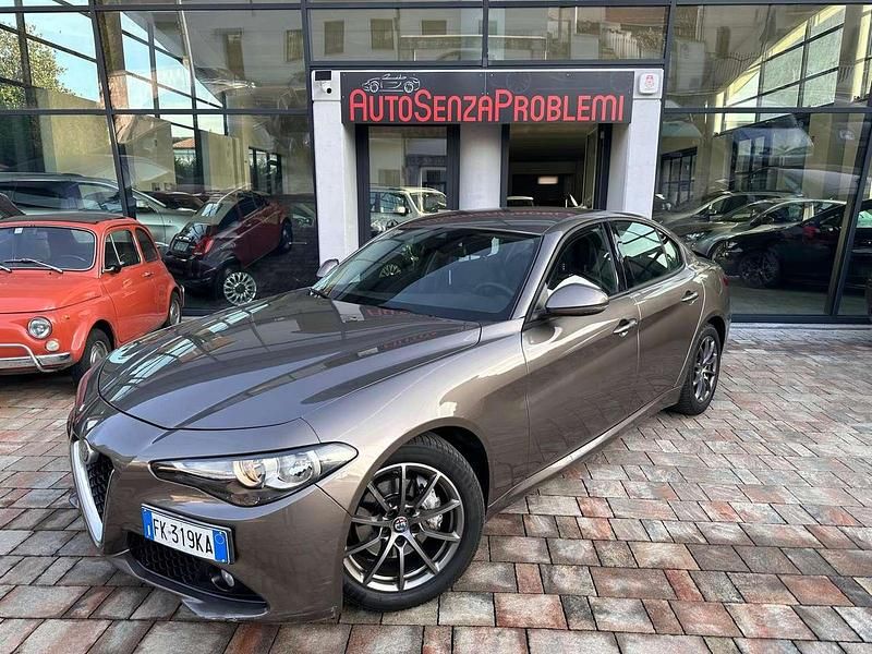Usata Alfa Romeo Giulia 150 CV (110 kW) 2017 Beige Berlina
