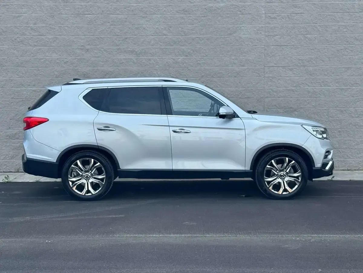 Usata SsangYong Rexton 181 CV (133 kW) 2018 Argento metallizzato SUV