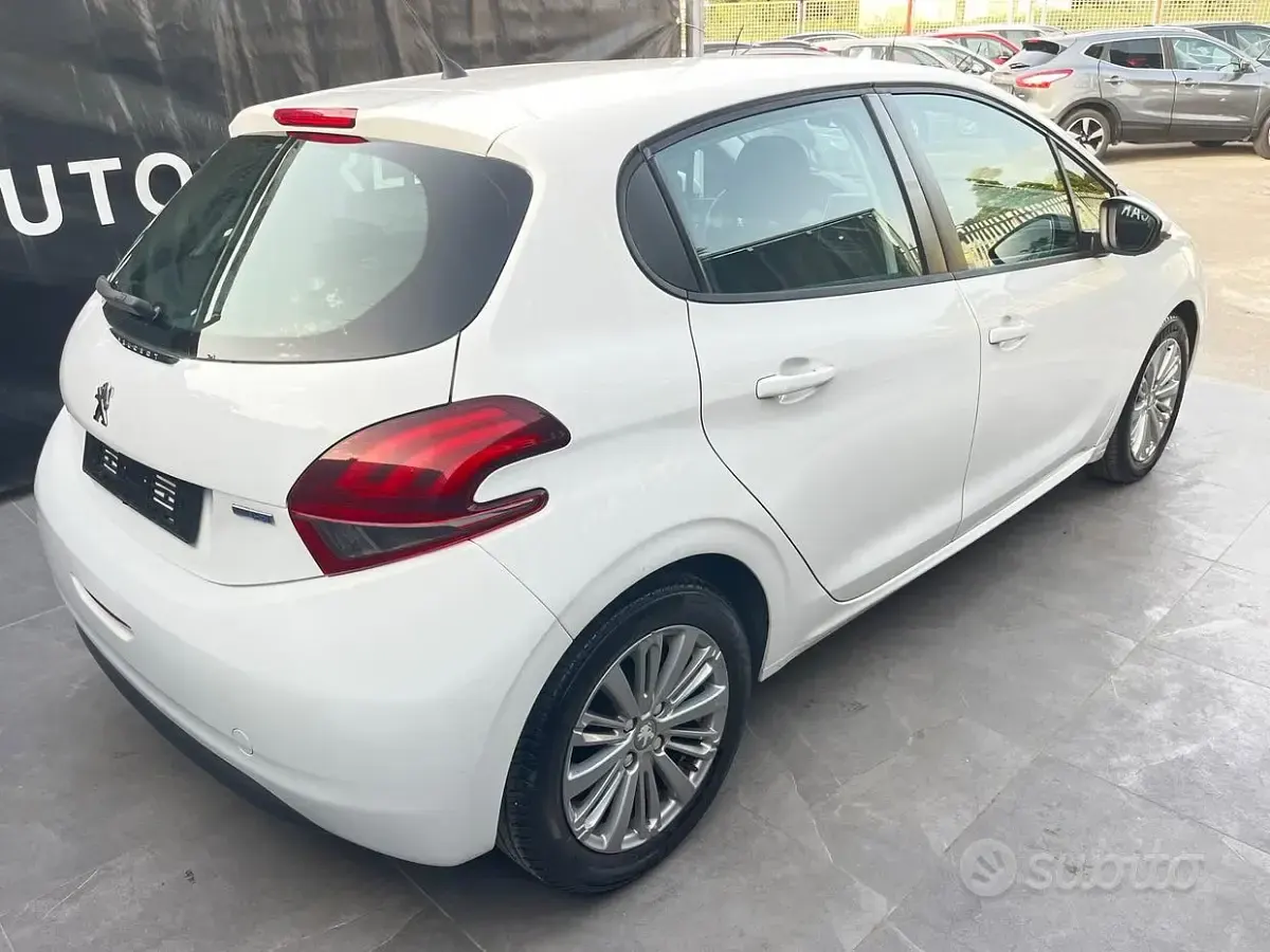 Usata Peugeot 208 Allure 75 CV (55 kW) 2016 Bianco Utilitaria