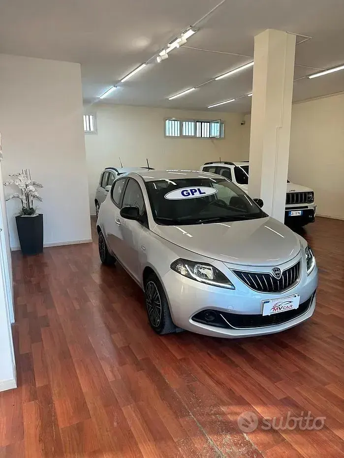 Usata Lancia Ypsilon Silver 69 CV (50 kW) 2021 Grigio Utilitaria