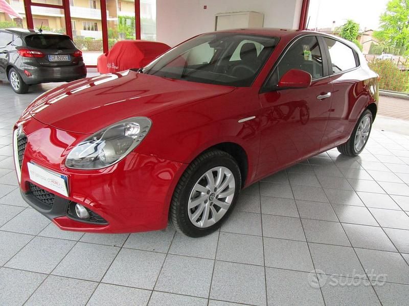 Usata Alfa Romeo Giulietta 120 CV (88 kW) 2018 Rosso Utilitaria