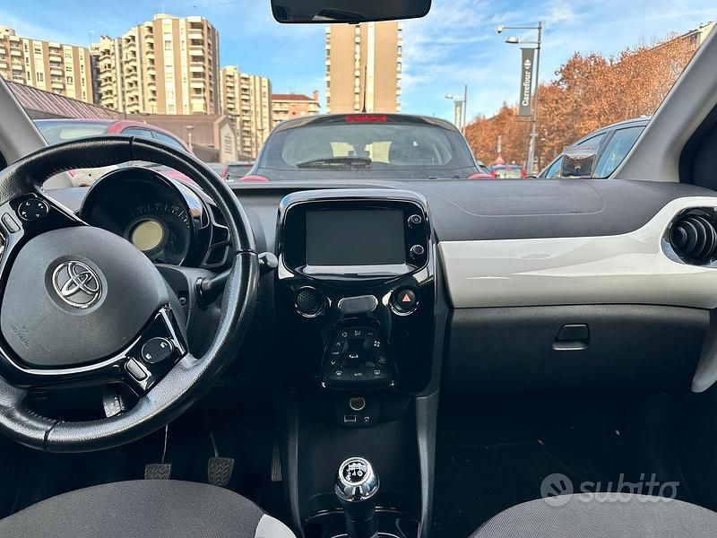 Usata Toyota Aygo 69 CV (50 kW) 2017 Bianco Utilitaria