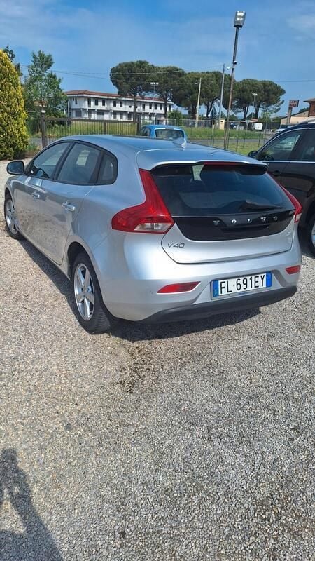 Usata Volvo V40 R-Design 120 CV (88 kW) 2017 Grigio Station wagon