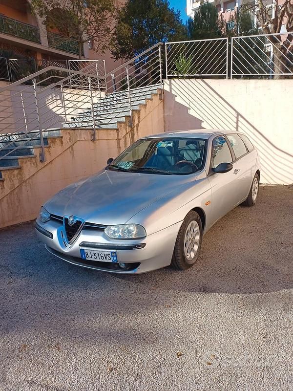 Grigio Usata 2000 Alfa Romeo 156 Station wagon | 10.000 € (Molto cara) - Immagine 1/4