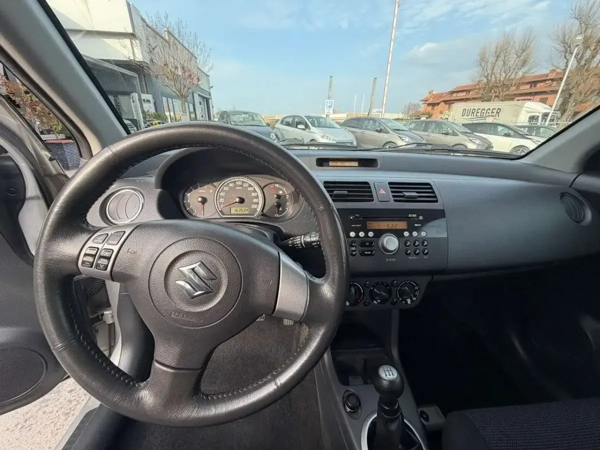 Usata Suzuki Swift 92 CV (67 kW) 2007 Argento Utilitaria