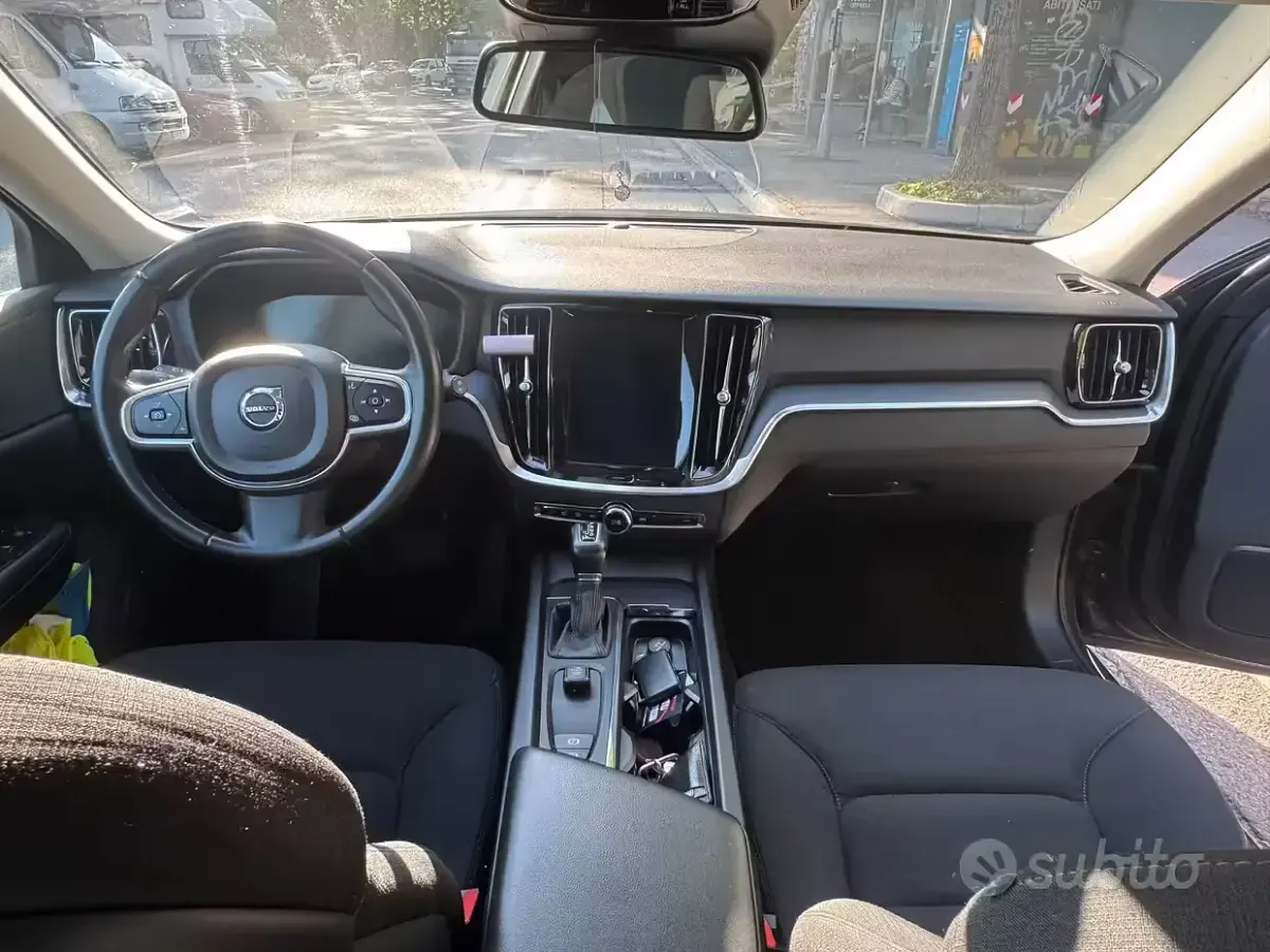 Usata Volvo V60 Business Edition 150 CV (110 kW) 2019 Grigio Station wagon