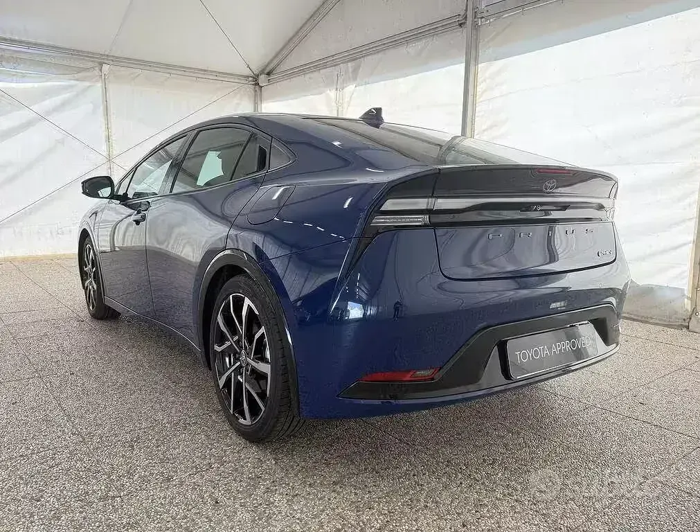 Usata Toyota Prius Lounge 223 CV (164 kW) 2025 Bluazzurro Utilitaria
