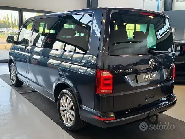Usata VW Caravelle Comfortline 204 CV (150 kW) 2017 Bluazzurro Furgone
