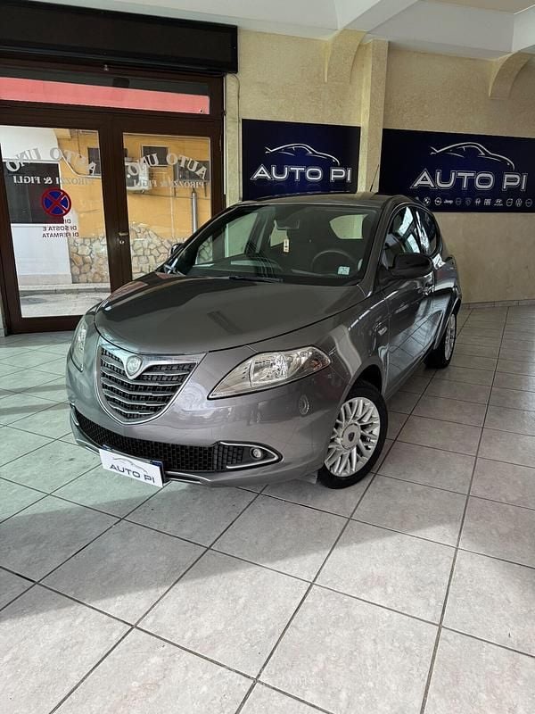 Grigio Usata 2014 Lancia Ypsilon Gold Due volumi | 6499 € (Buon prezzo) - Immagine 1/4