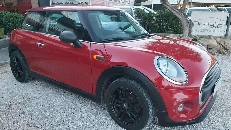 Usata Mini ONE 102 CV (75 kW) 2015 Rosso Utilitaria